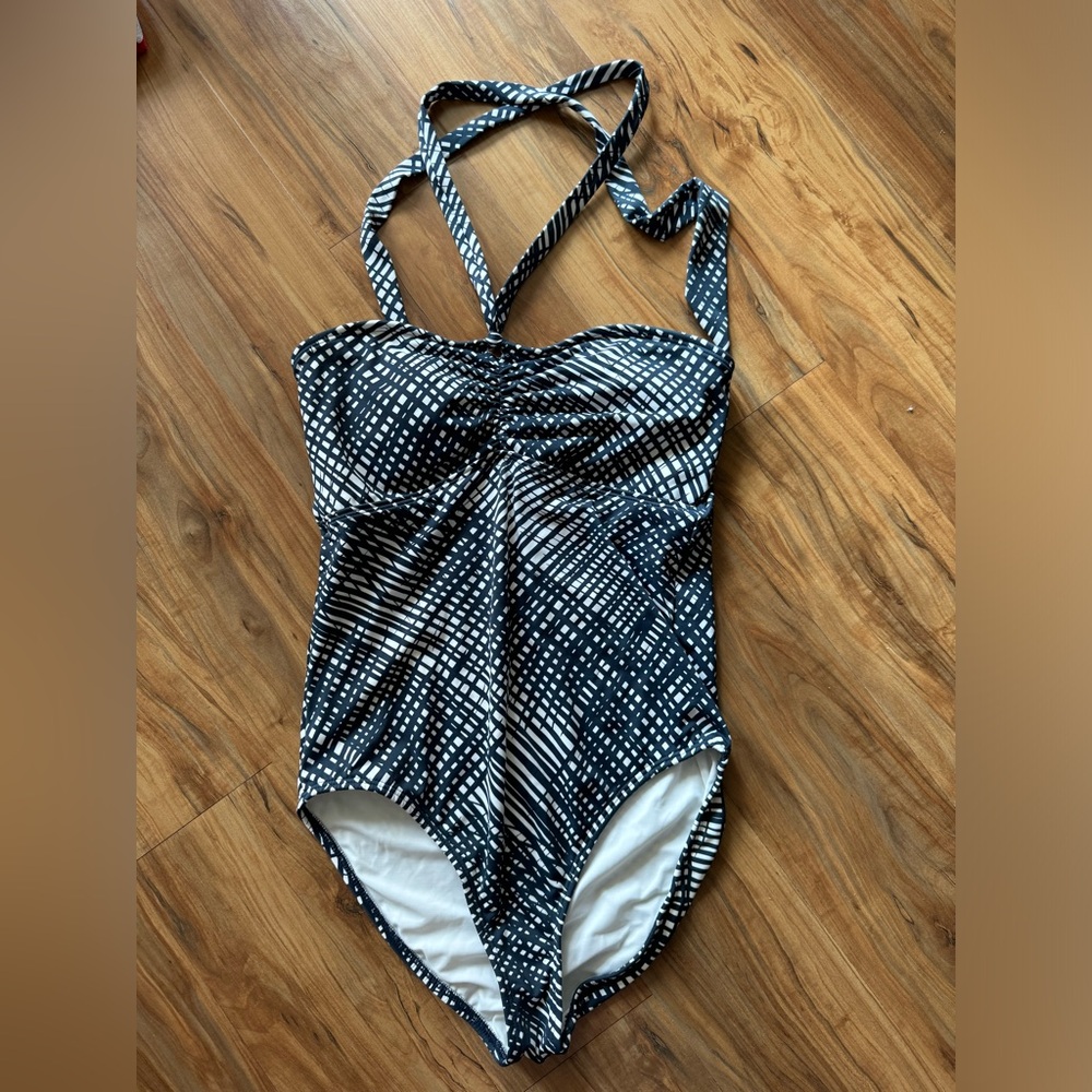 Vineyard Vines halter top swimsuit
